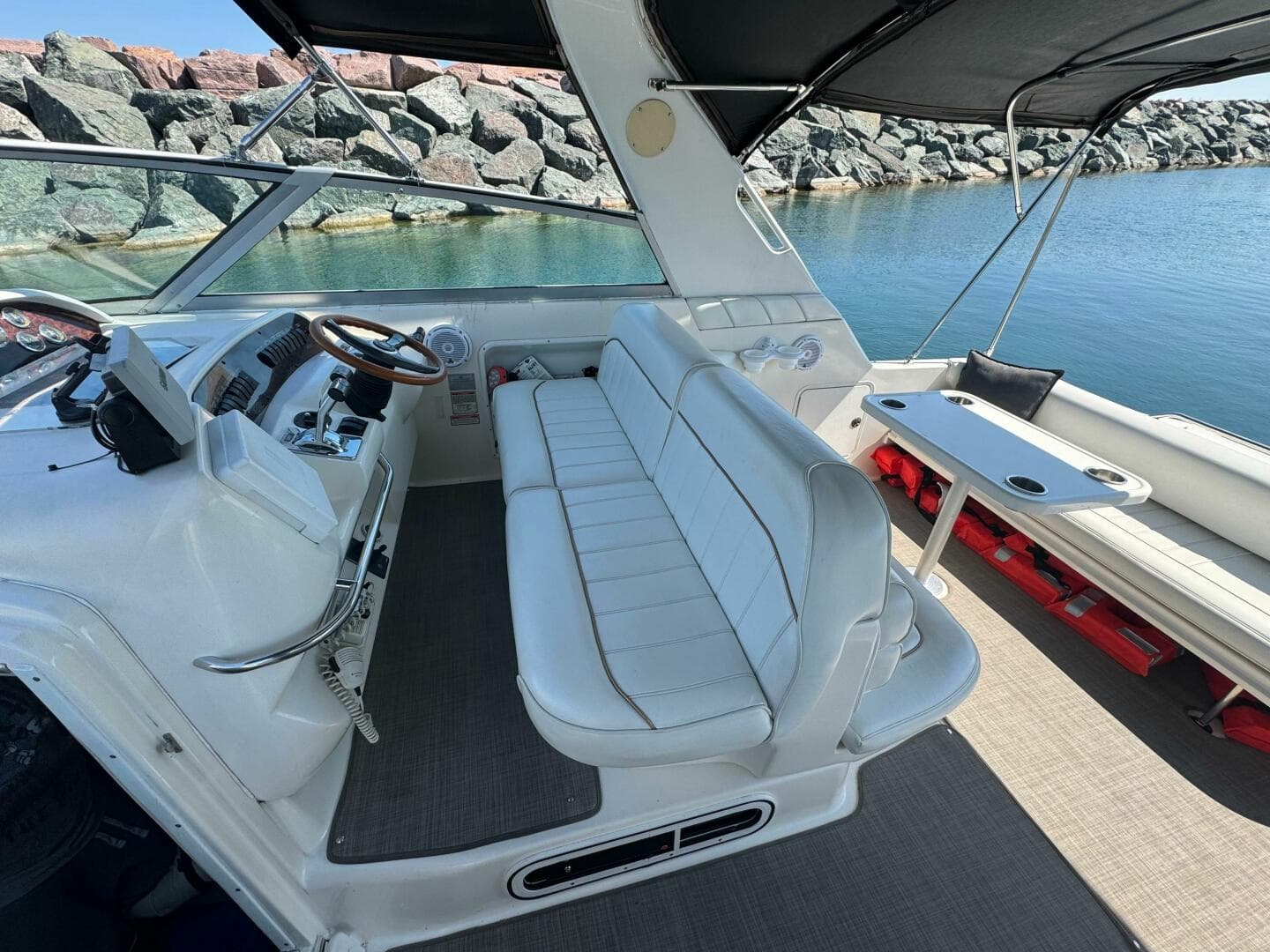 1997 Sea Ray 330 Sundancer — photo 10