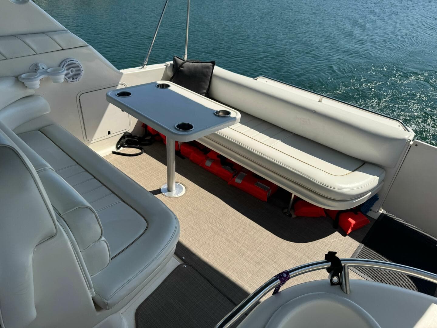 1997 Sea Ray 330 Sundancer — photo 2