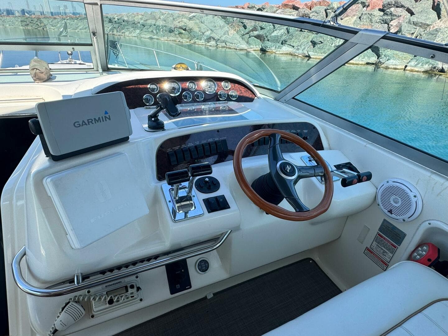 1997 Sea Ray 330 Sundancer — photo 12