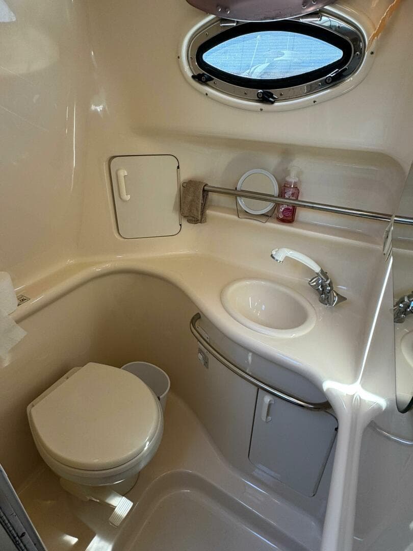 1997 Sea Ray 330 Sundancer — photo 22