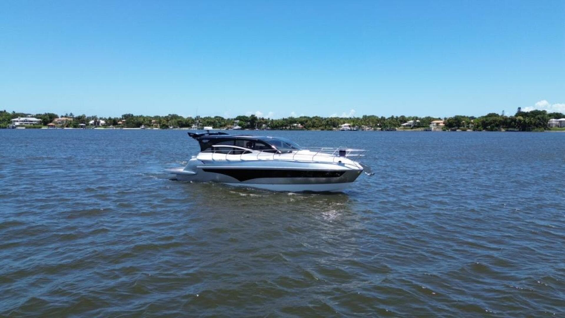 2025 Real 40 HT Luxury — photo 16