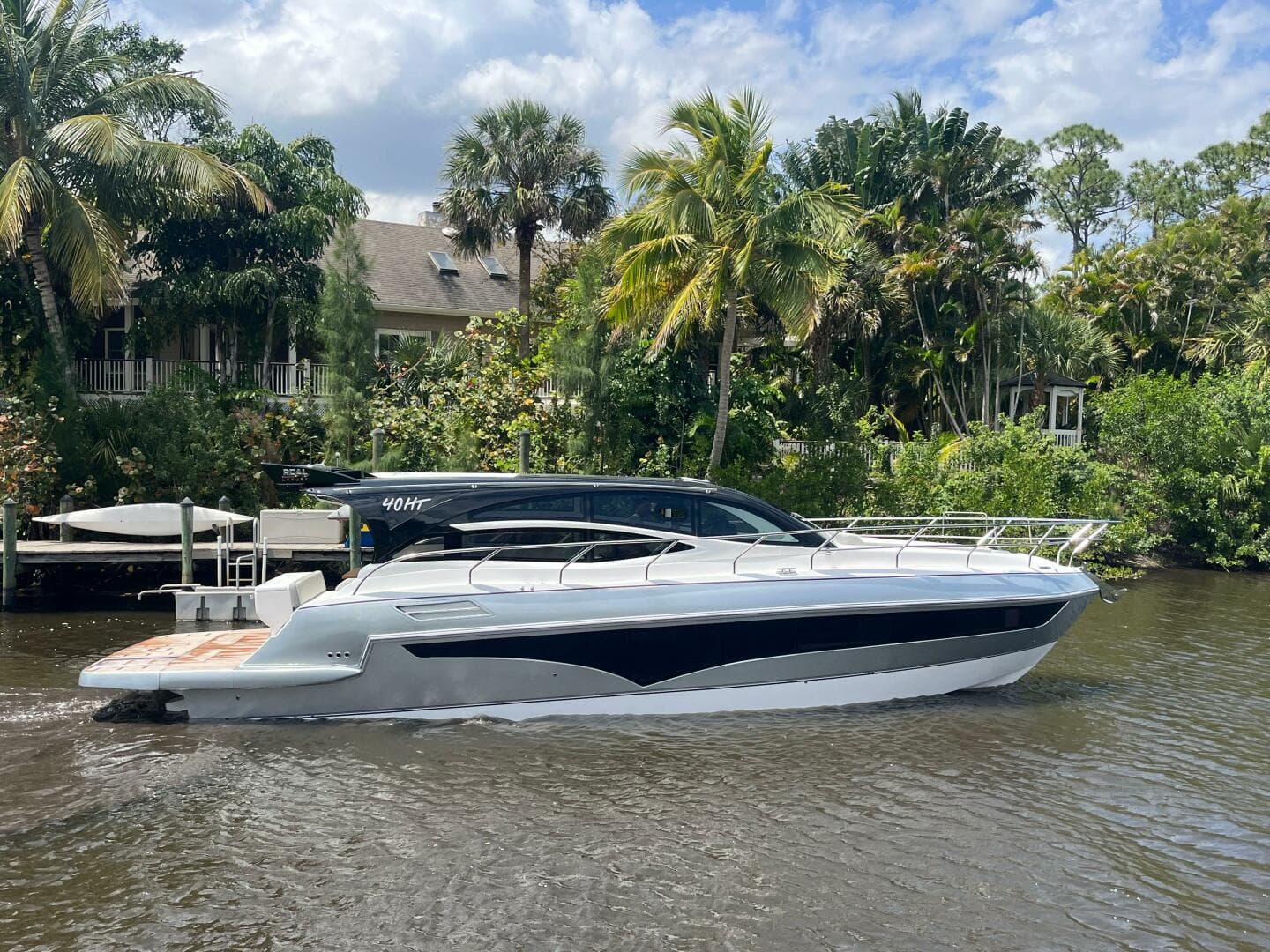 2025 Real 40 HT Luxury — photo 20