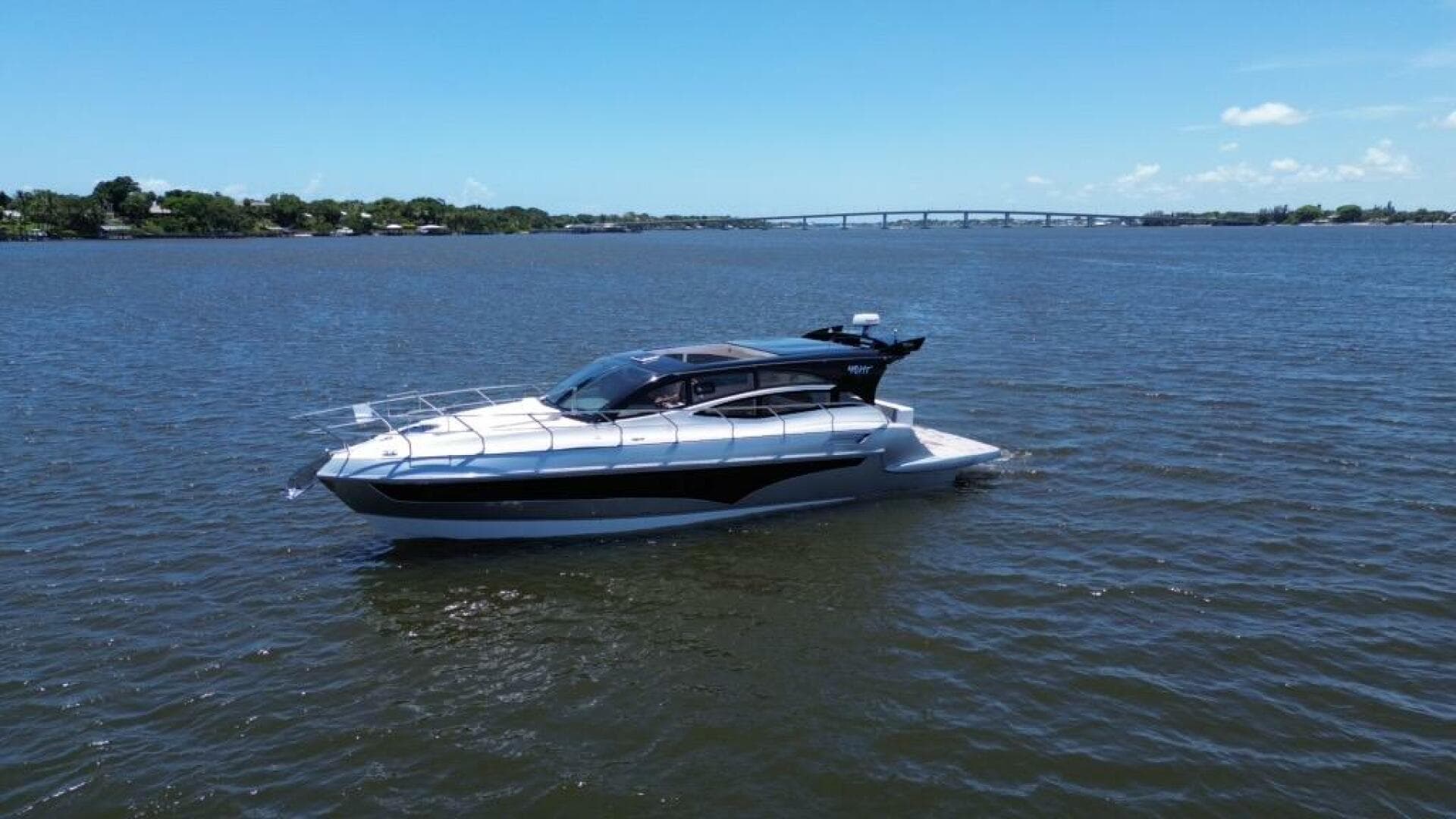 2025 Real 40 HT Luxury — photo 3