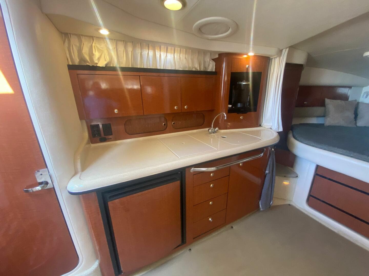 2003 Sea Ray 340 Sundancer — photo 32