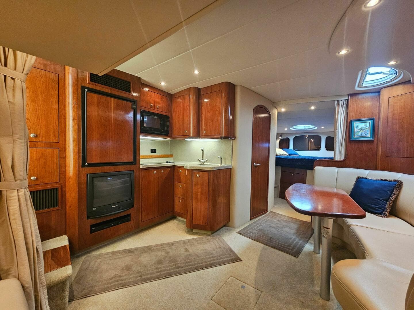 2004 Cruisers Yachts 370 Express — photo 15