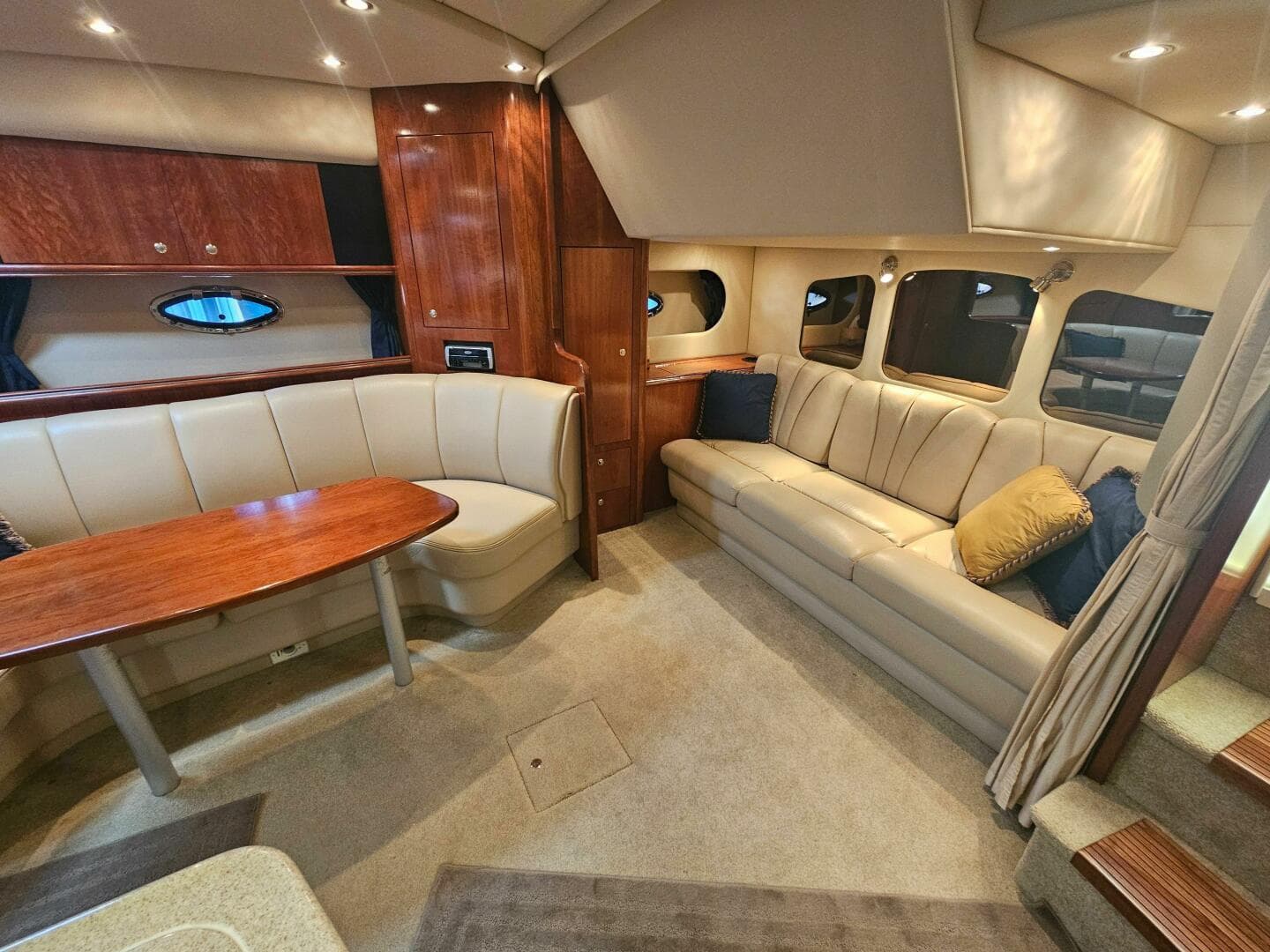 2004 Cruisers Yachts 370 Express — photo 3