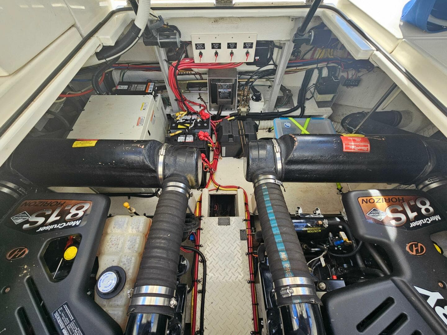 2004 Cruisers Yachts 370 Express — photo 23