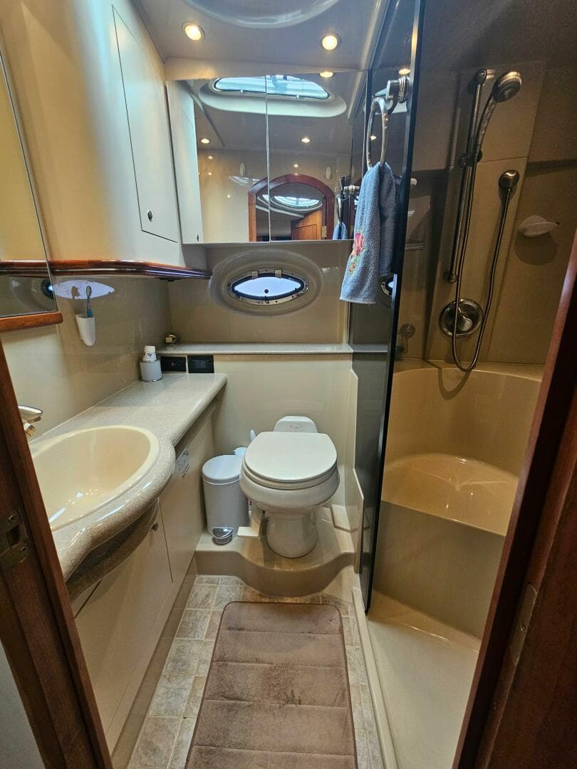 2004 Cruisers Yachts 370 Express — photo 5