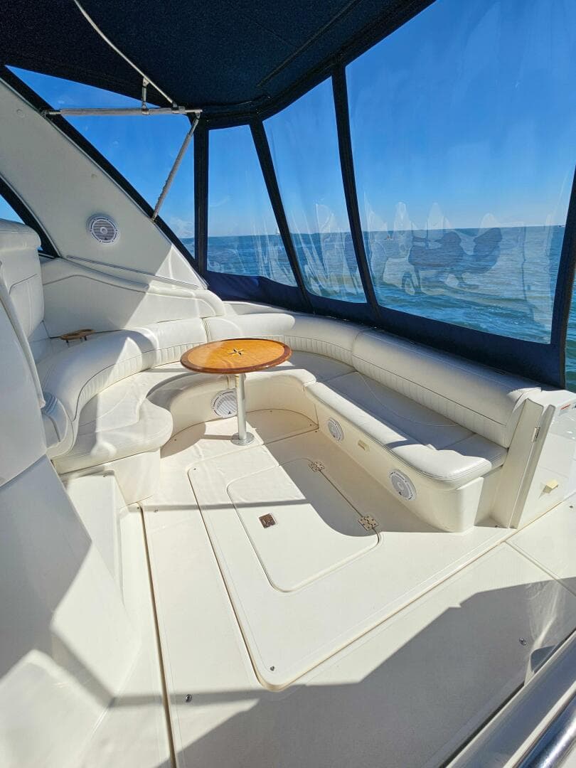 2004 Cruisers Yachts 370 Express — photo 2