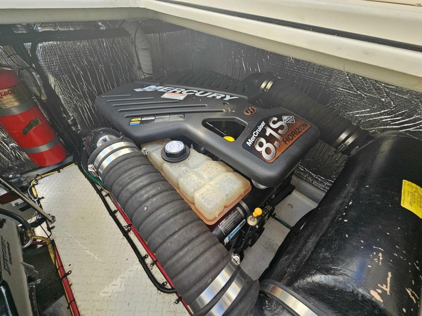 2004 Cruisers Yachts 370 Express — photo 25