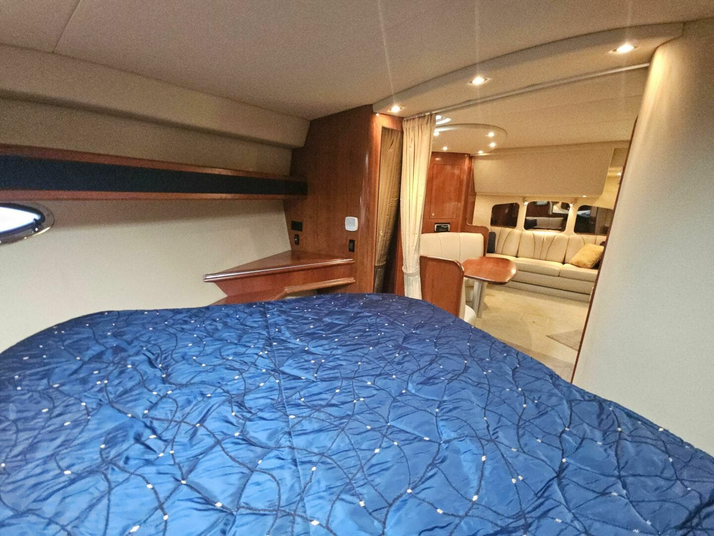 2004 Cruisers Yachts 370 Express — photo 20