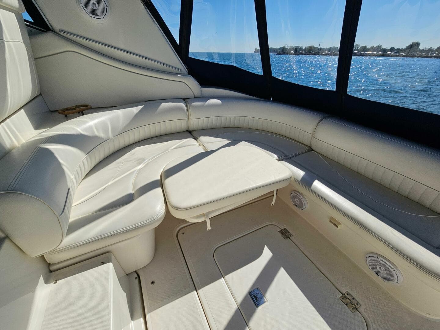 2004 Cruisers Yachts 370 Express — photo 10
