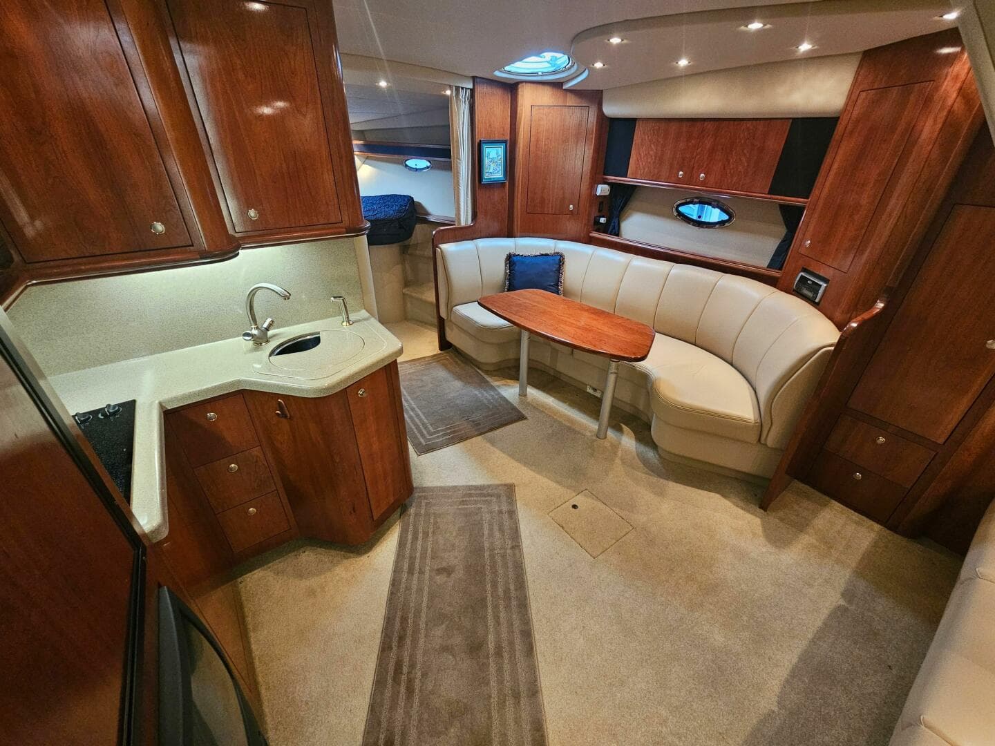 2004 Cruisers Yachts 370 Express — photo 17