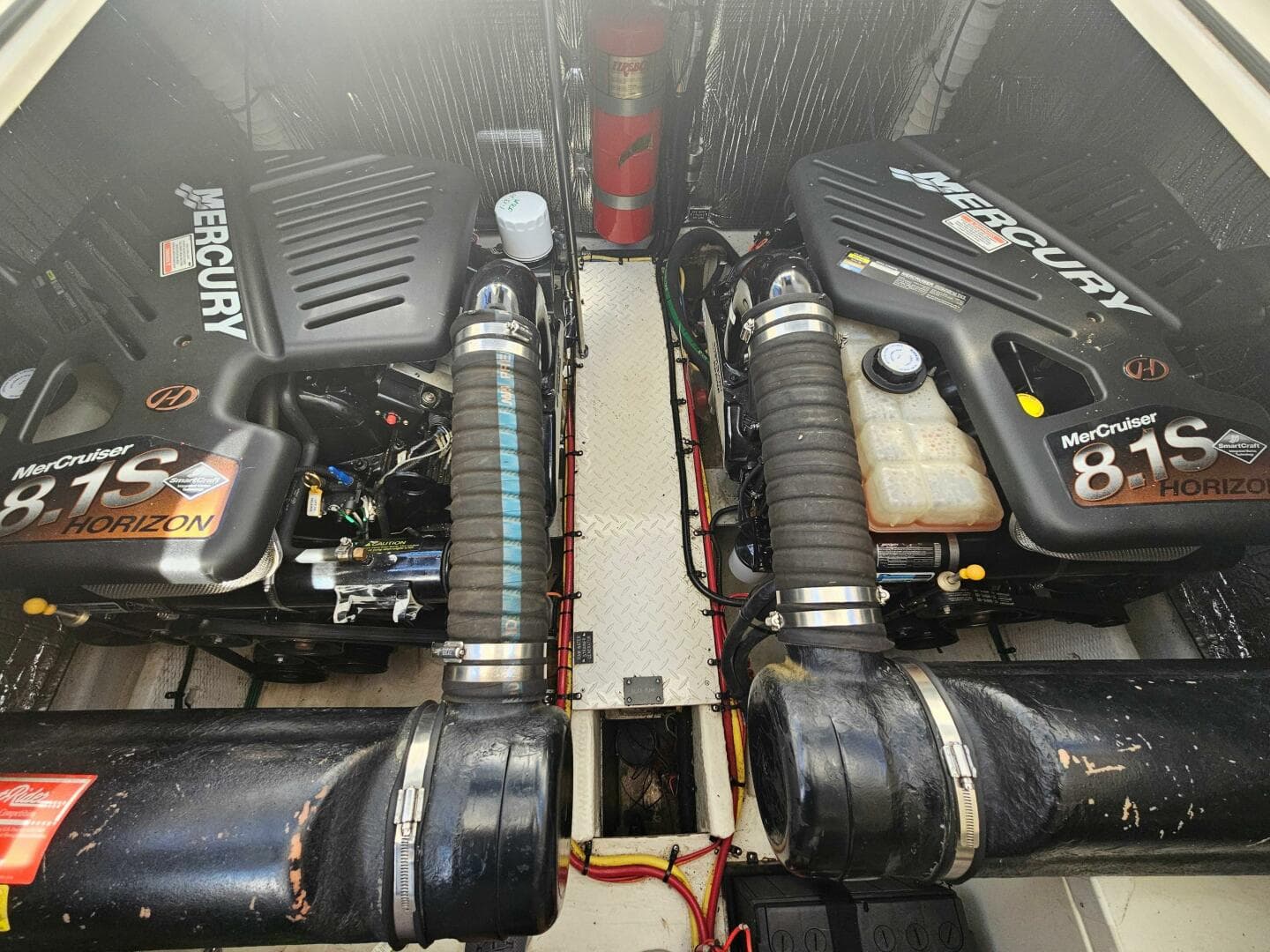 2004 Cruisers Yachts 370 Express — photo 22