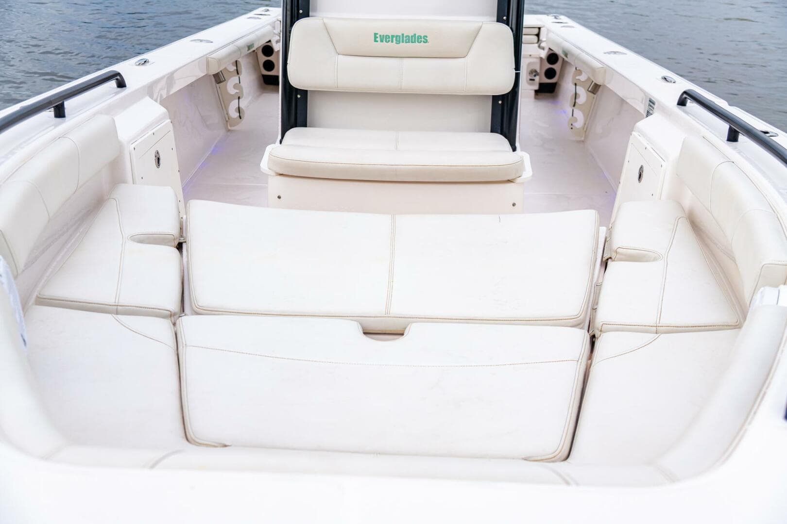 2018 Everglades 243 CC — photo 13