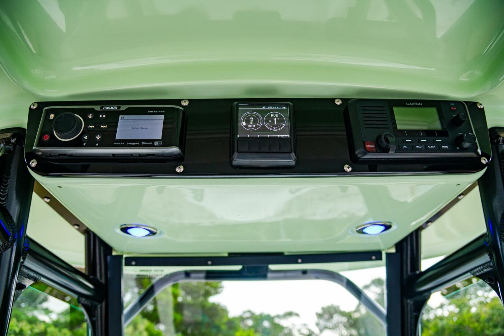 2018 Everglades 243 CC — photo 22