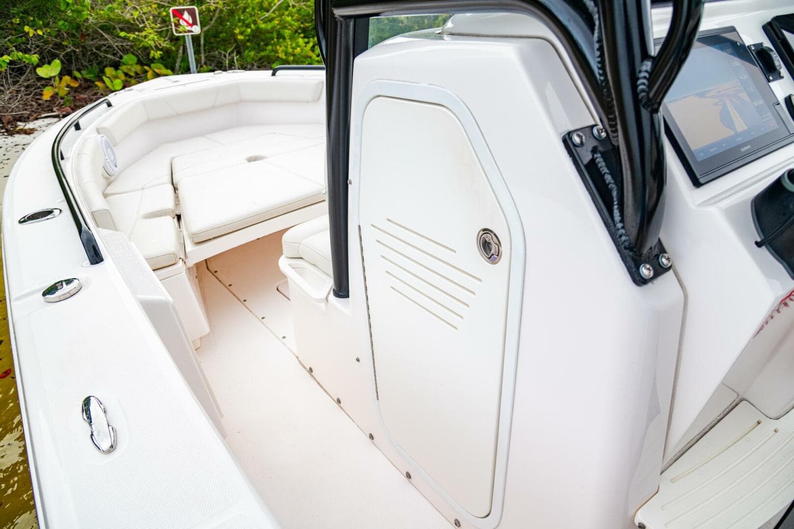 2018 Everglades 243 CC — photo 20