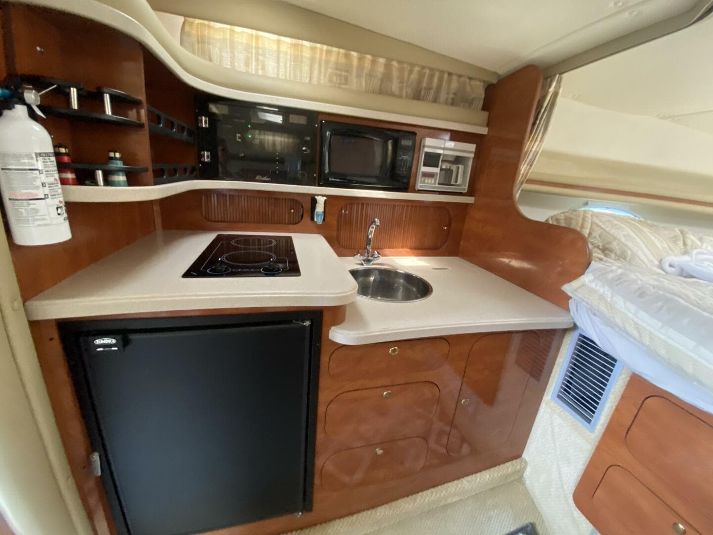 2003 Rinker 342 Fiesta Vee — photo 5