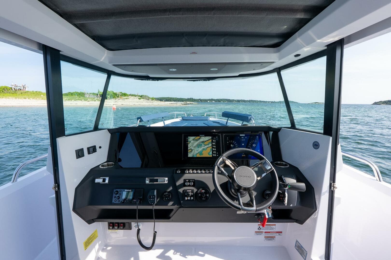 2026 Axopar Cross Cabin — photo 22