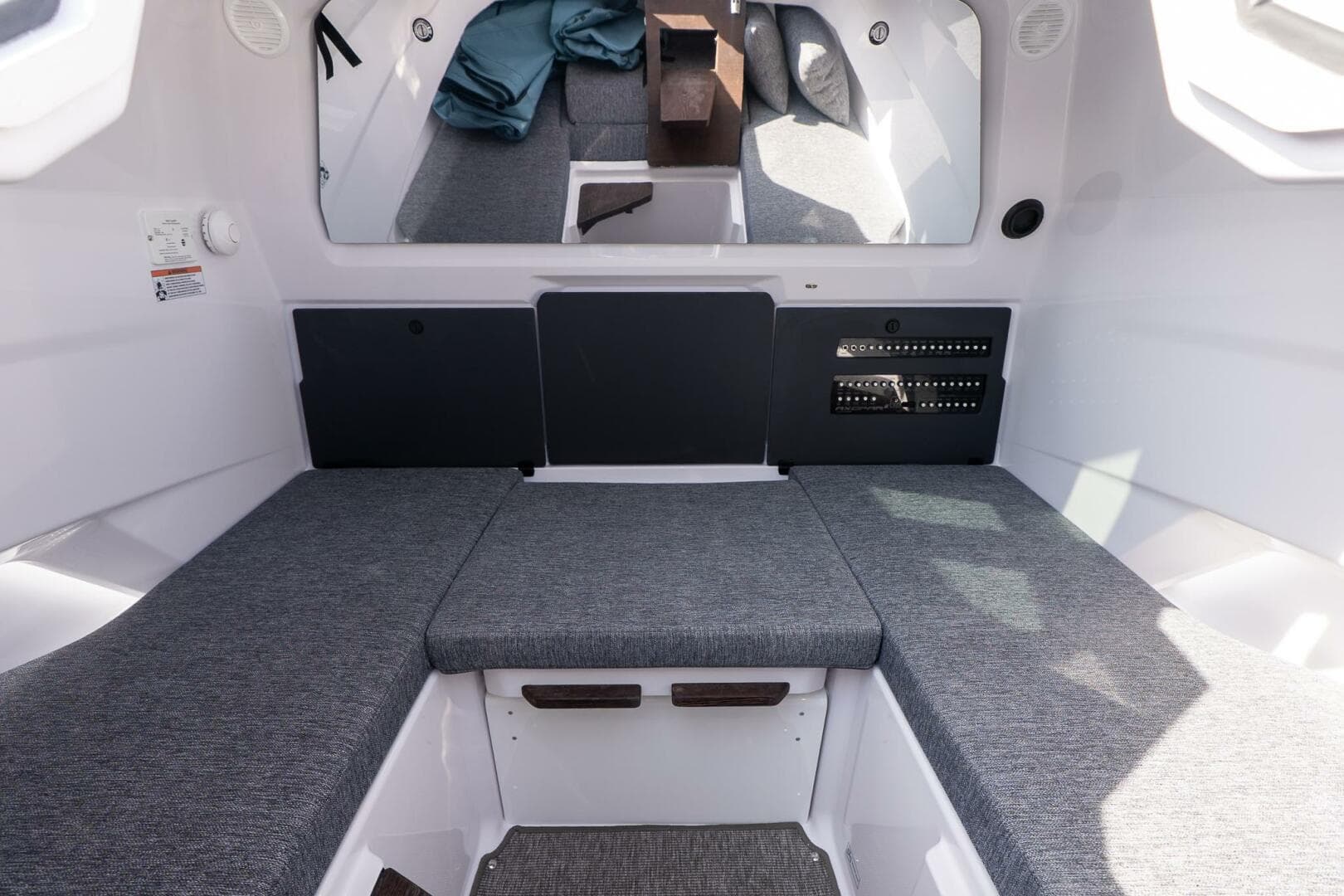 2026 Axopar Cross Cabin — photo 32