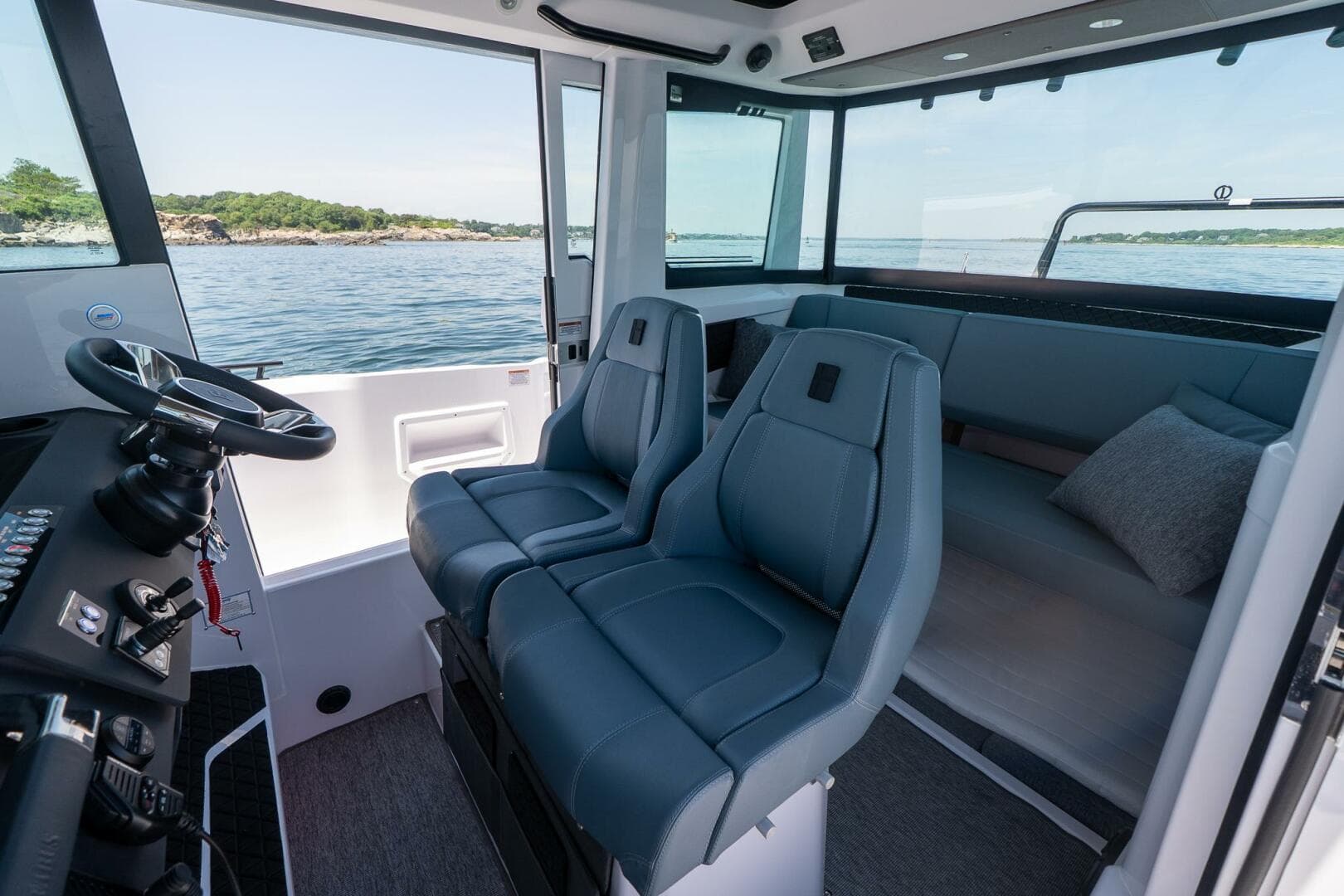 2026 Axopar Cross Cabin — photo 4