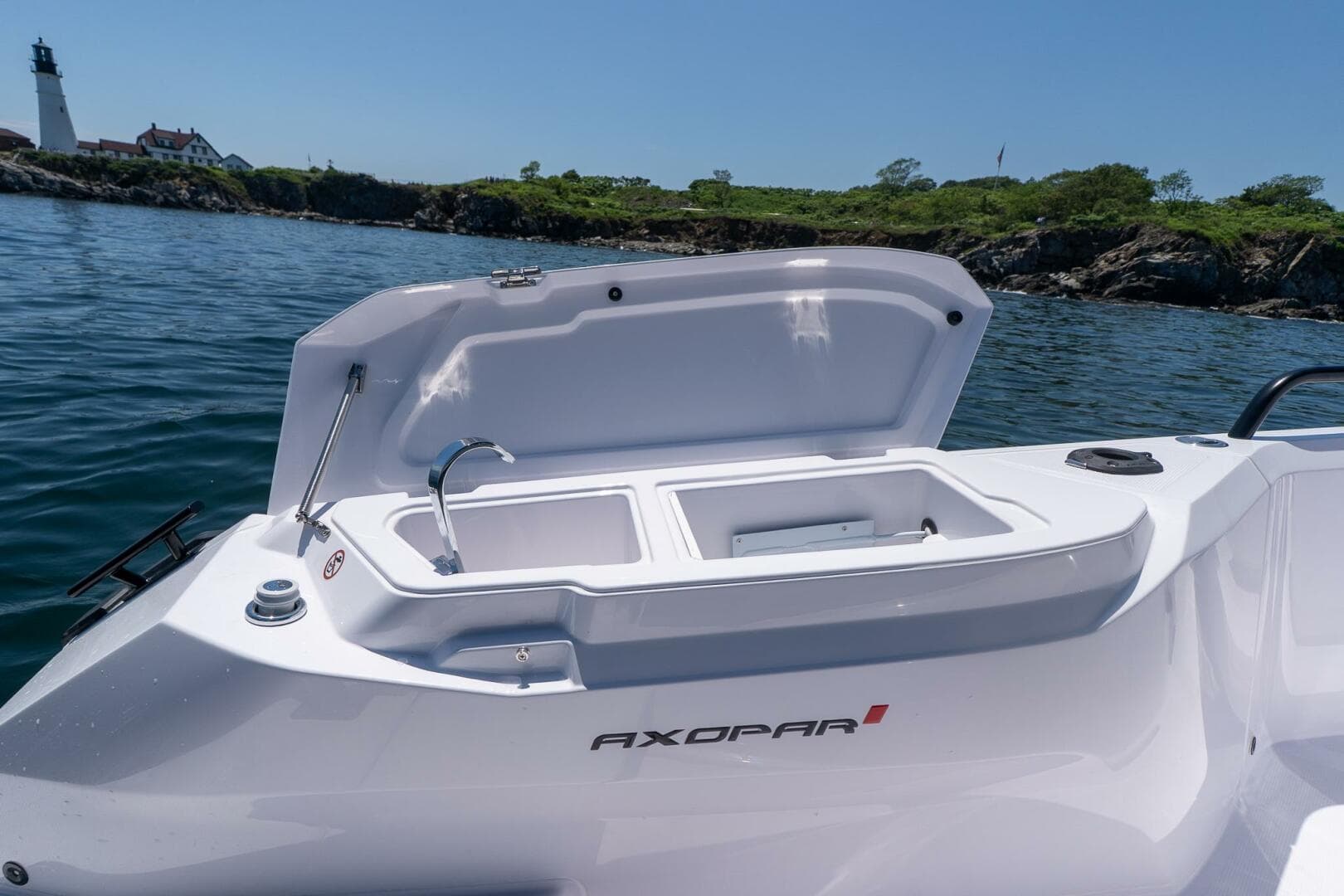 2026 Axopar Cross Cabin — photo 13