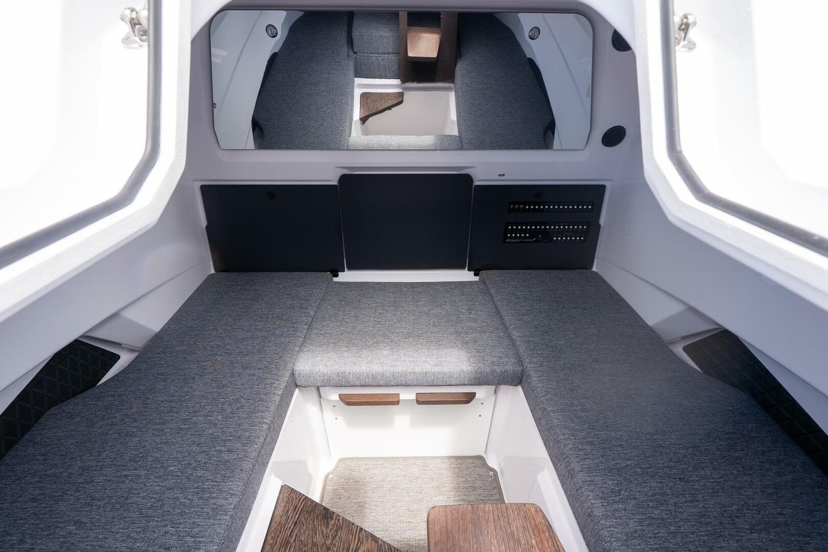 2026 Axopar Cross Cabin — photo 36