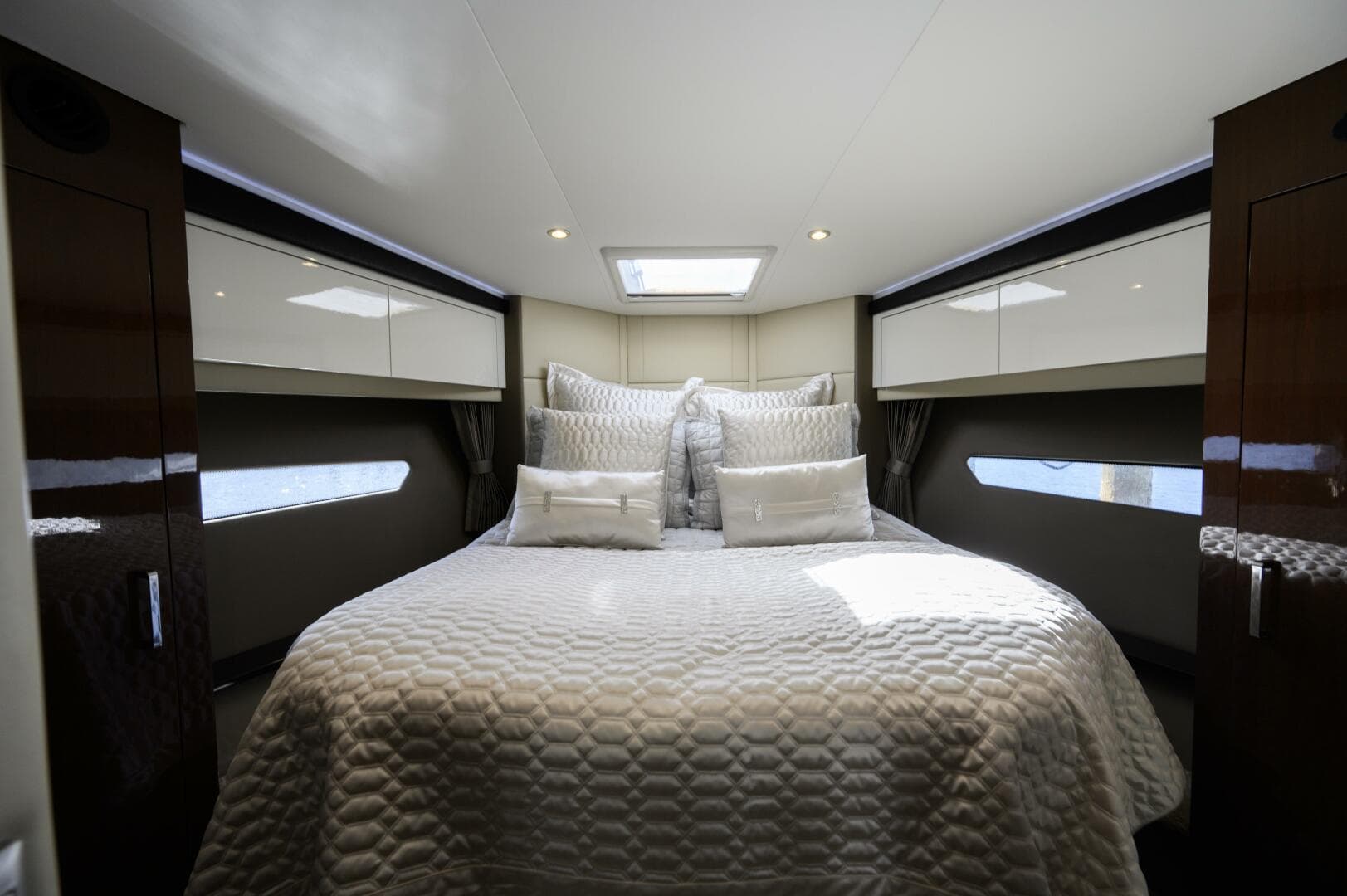 2017 Carver C40 — photo 26