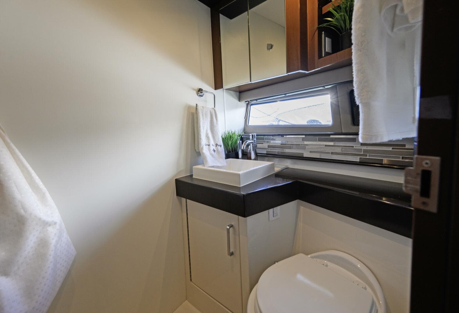 2017 Carver C40 — photo 29