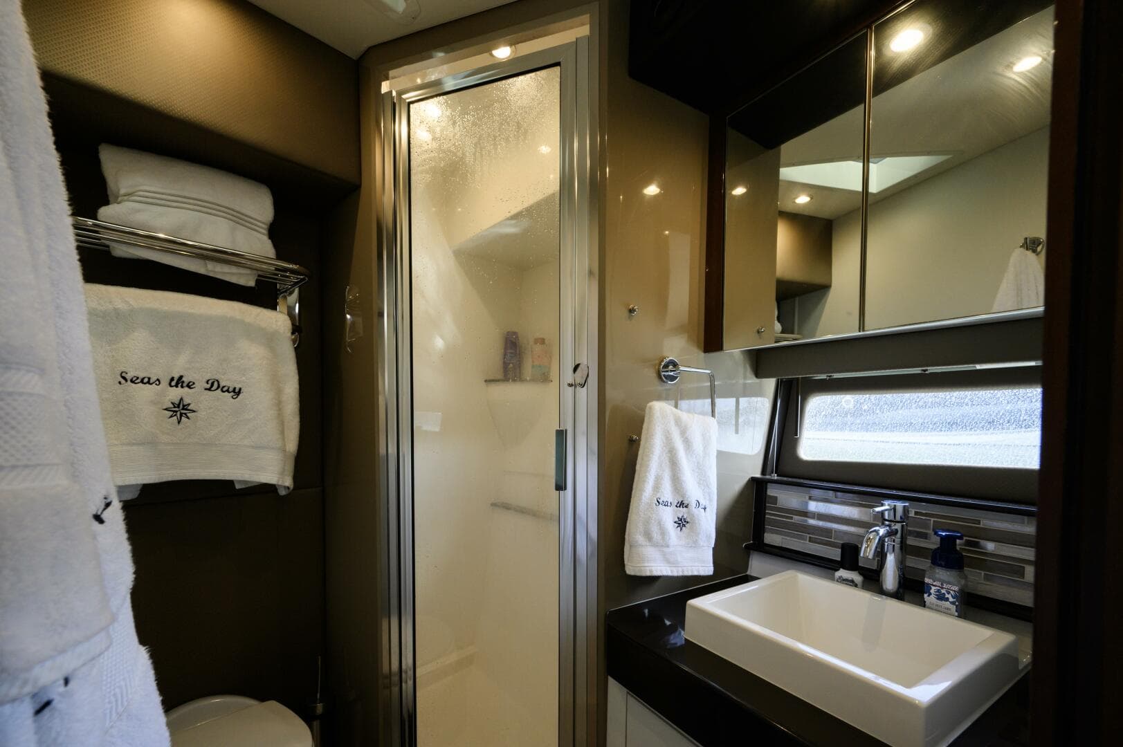 2017 Carver C40 — photo 27