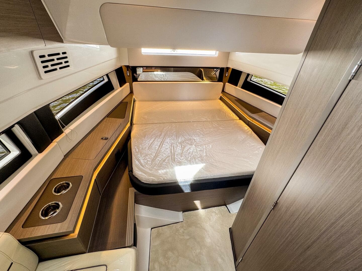 2025 Wellcraft 38 Explorer — photo 36