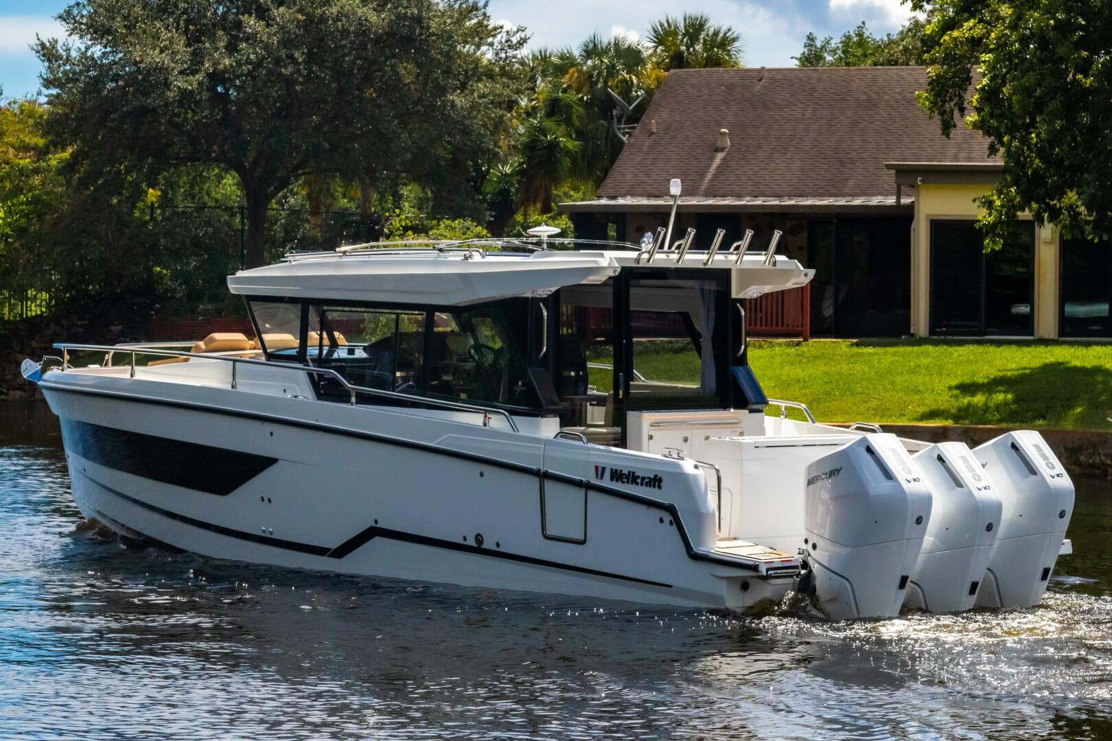 2025 Wellcraft 38 Explorer — photo 3