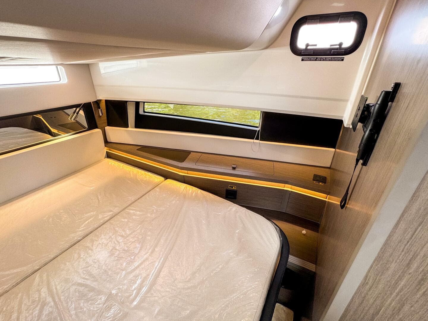 2025 Wellcraft 38 Explorer — photo 38