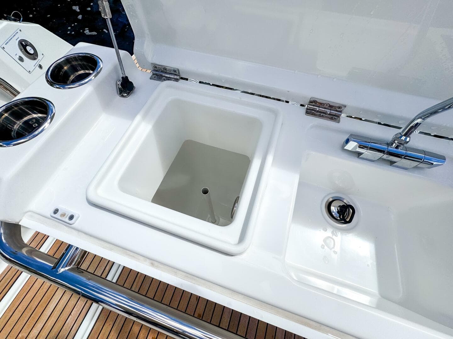 2025 Wellcraft 38 Explorer — photo 17