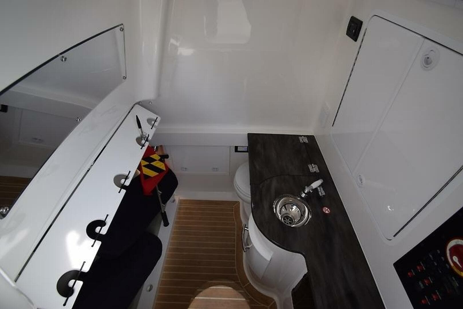 2021 Regulator 34 — photo 32