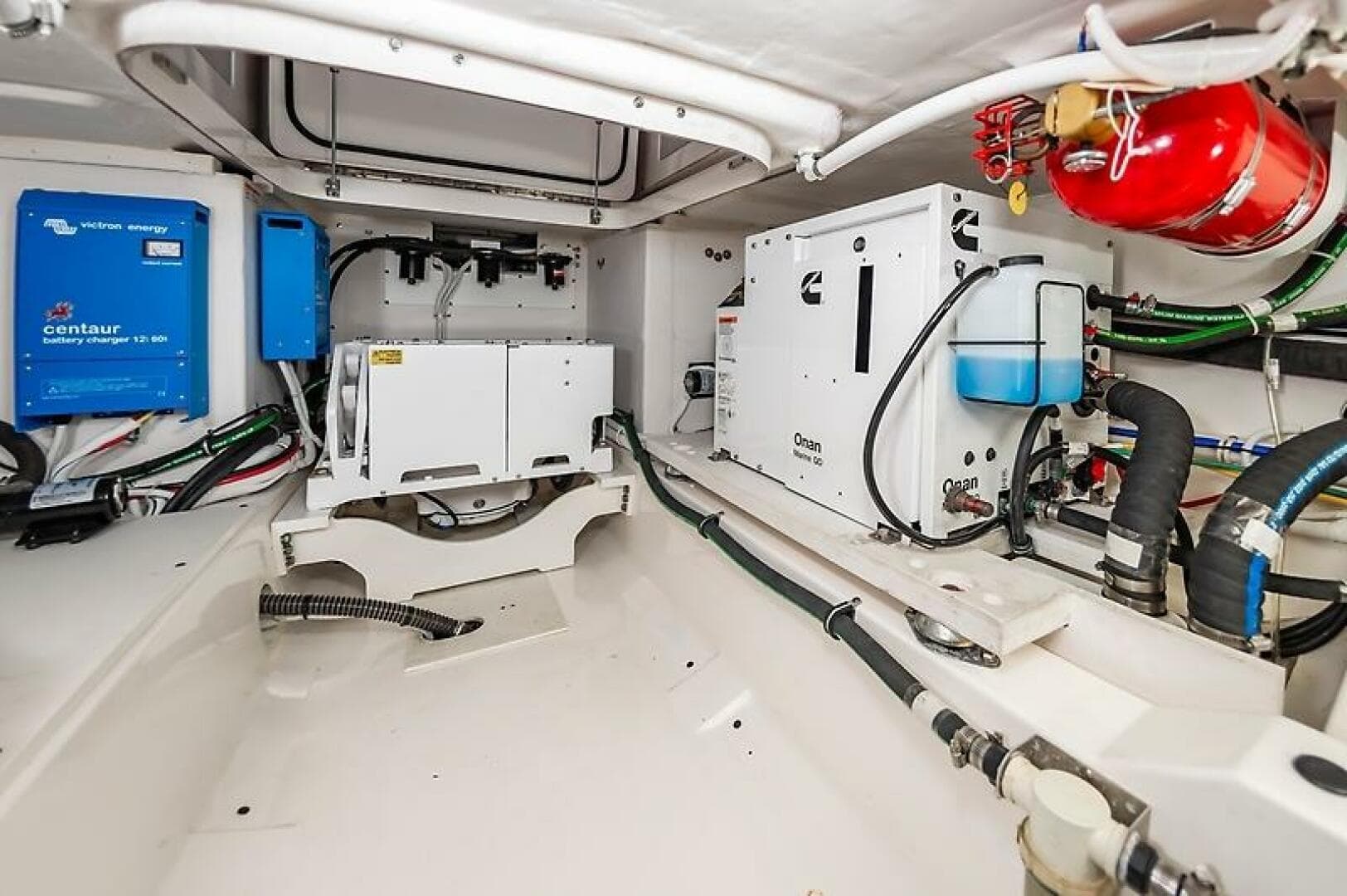 2023 Tiara Yachts 38 LS — photo 44