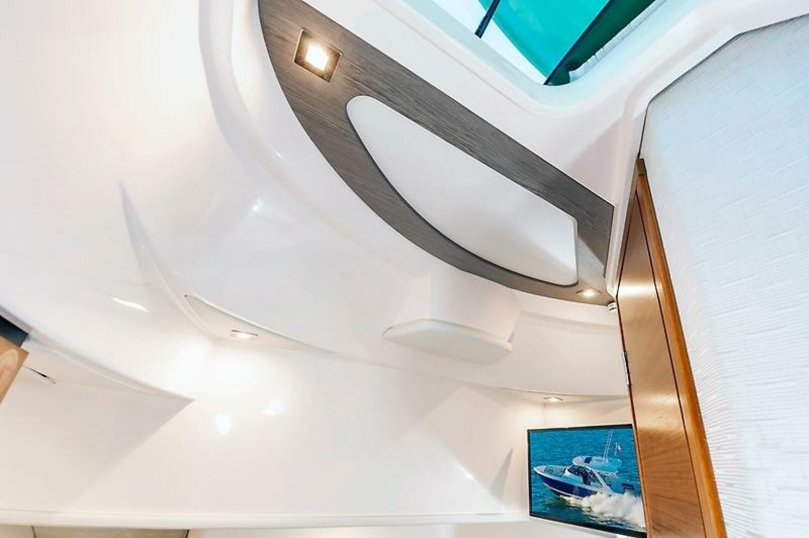2023 Tiara Yachts 38 LS — photo 31