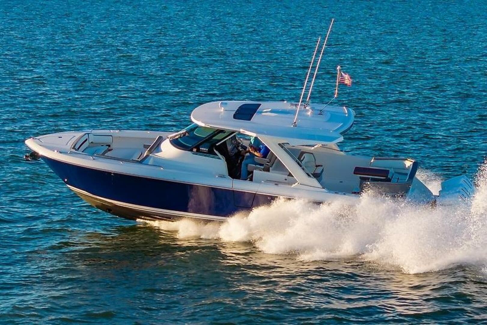 2023 Tiara Yachts 38 LS — photo 5