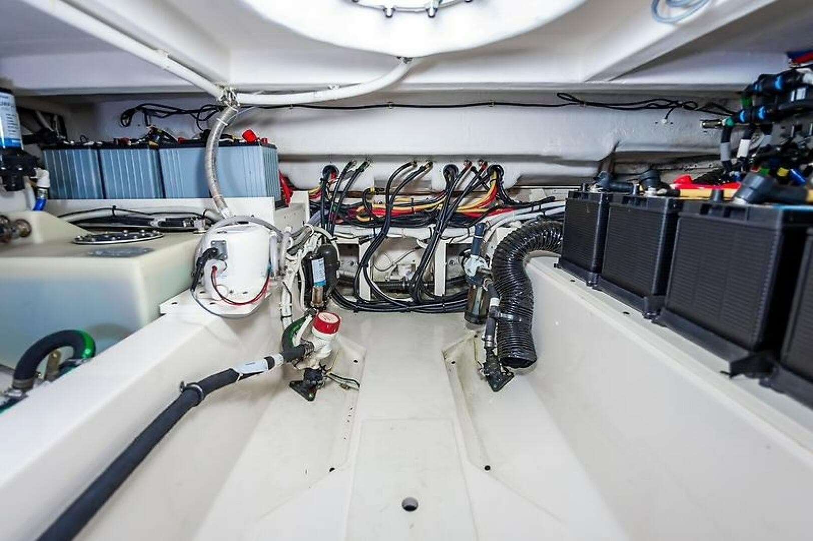 2023 Tiara Yachts 38 LS — photo 43