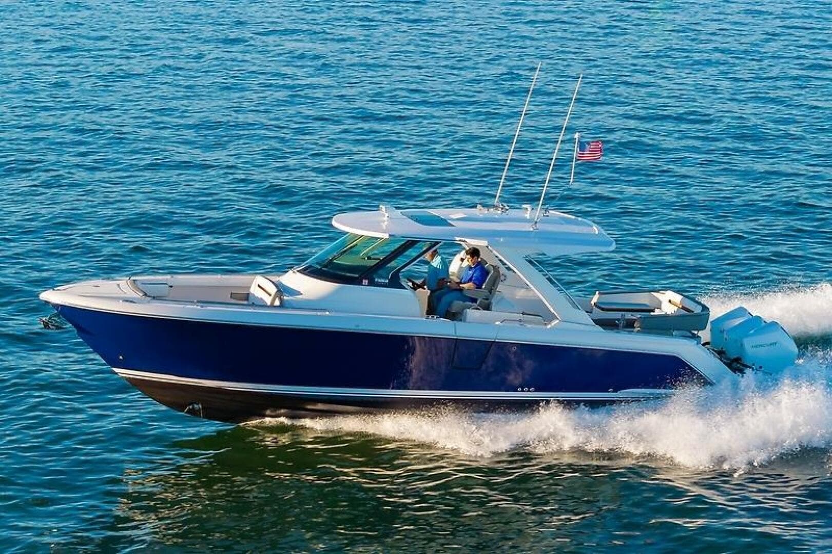 2023 Tiara Yachts 38 LS — photo 7