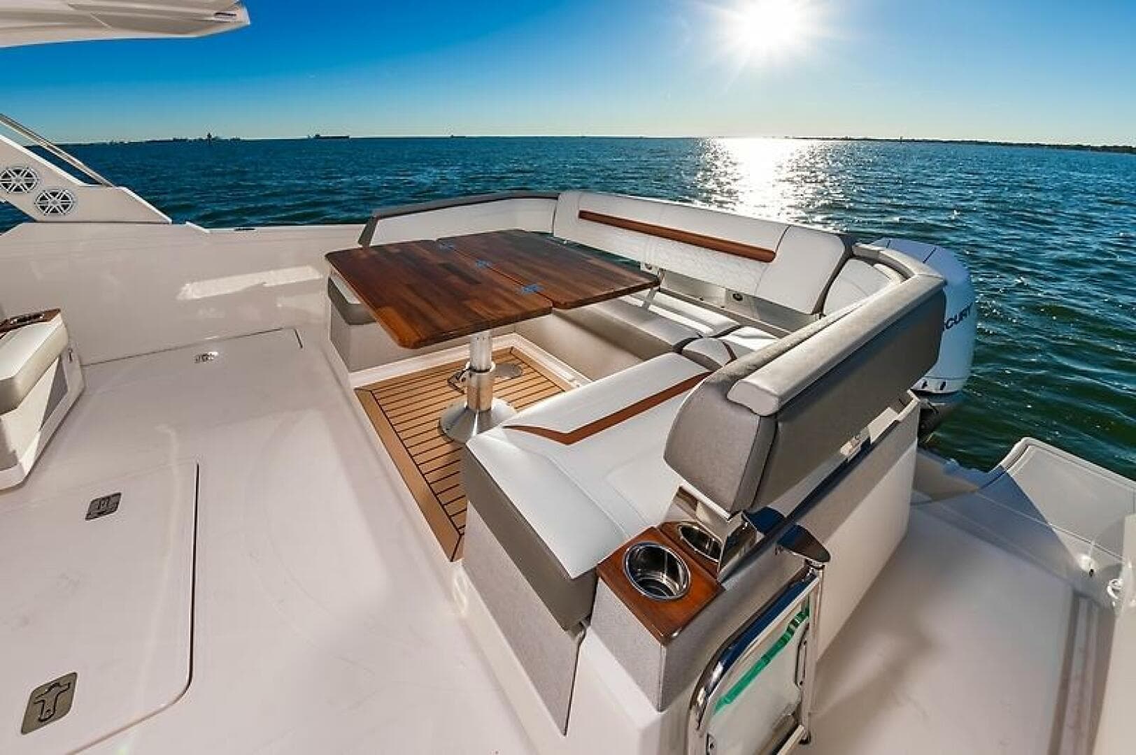 2023 Tiara Yachts 38 LS — photo 19