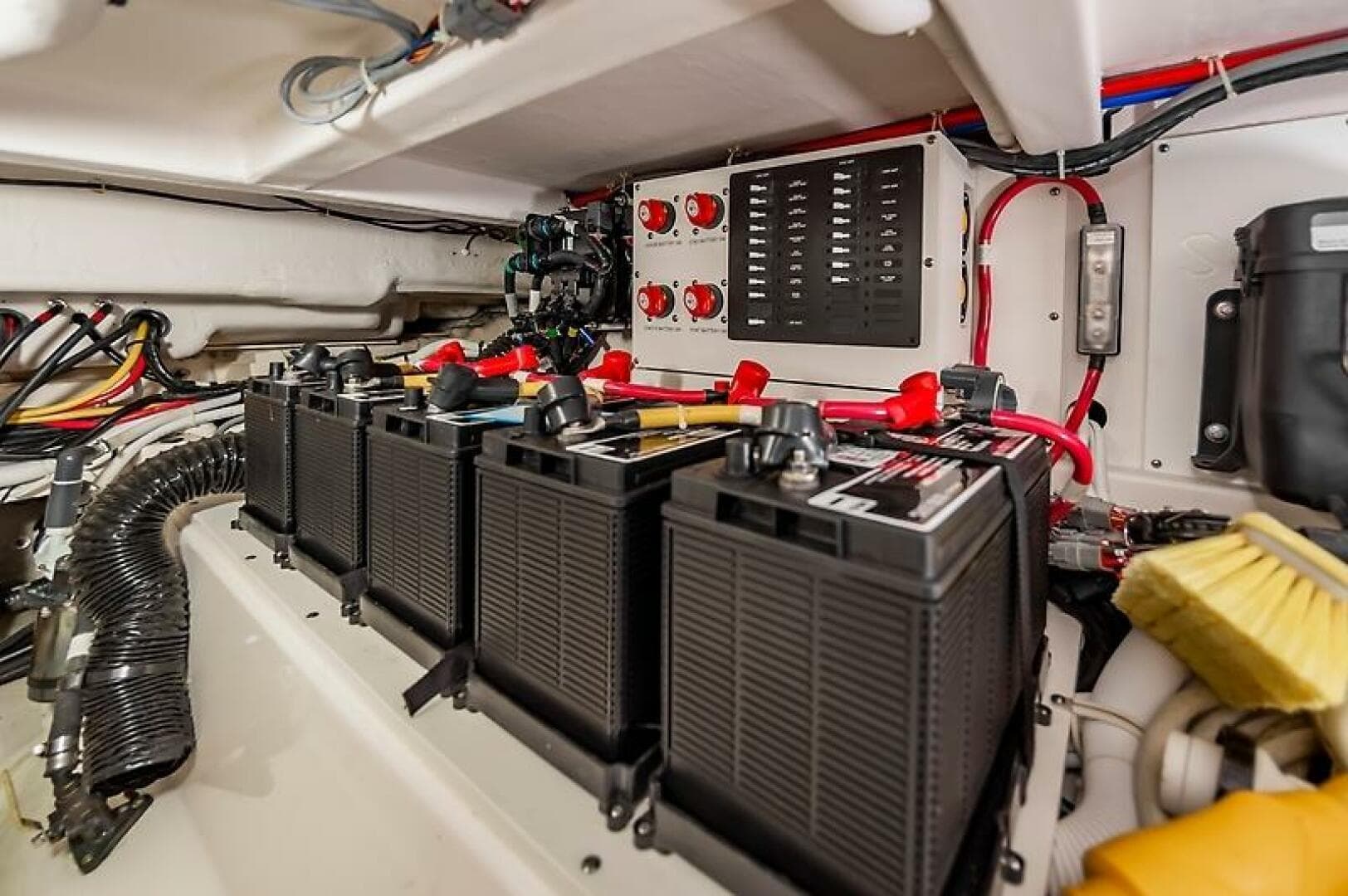 2023 Tiara Yachts 38 LS — photo 42