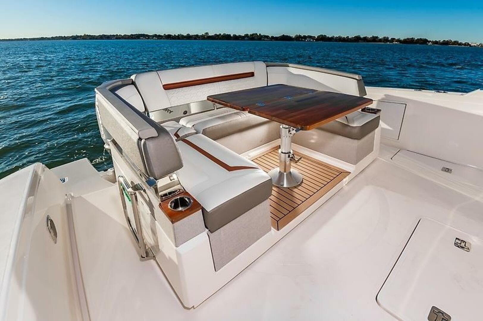2023 Tiara Yachts 38 LS — photo 20