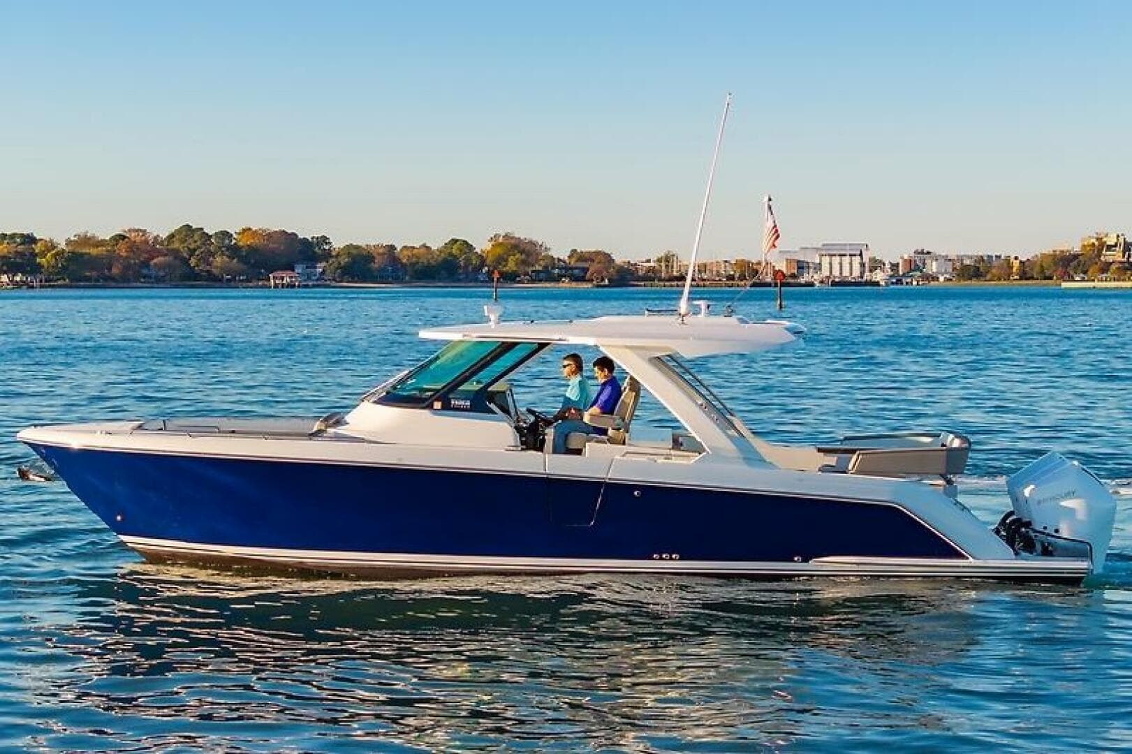 2023 Tiara Yachts 38 LS — photo 2