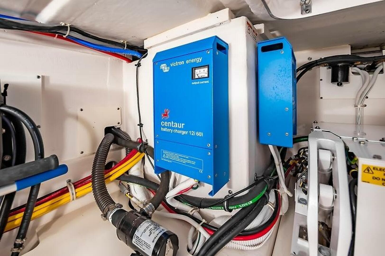 2023 Tiara Yachts 38 LS — photo 45