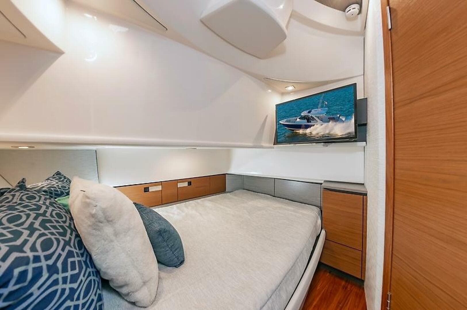 2023 Tiara Yachts 38 LS — photo 30