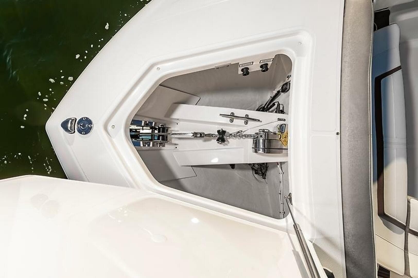 2023 Tiara Yachts 38 LS — photo 28