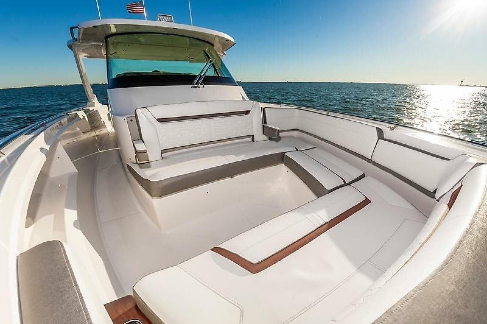 2023 Tiara Yachts 38 LS — photo 26