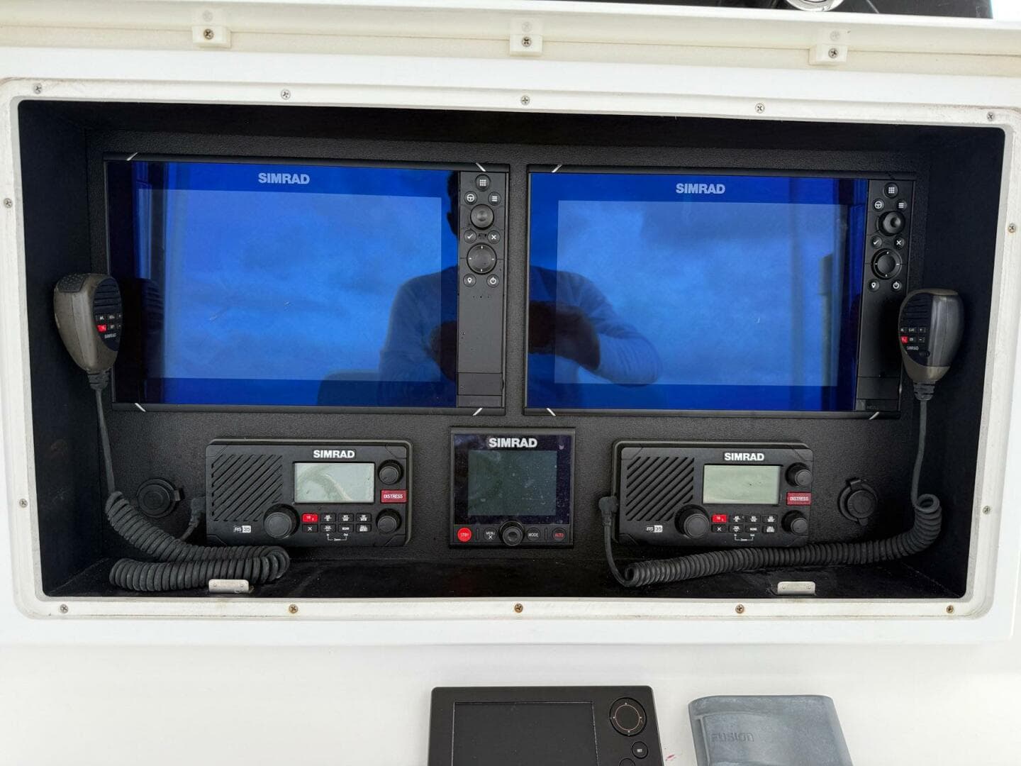 2011 Contender 32 ST — photo 9