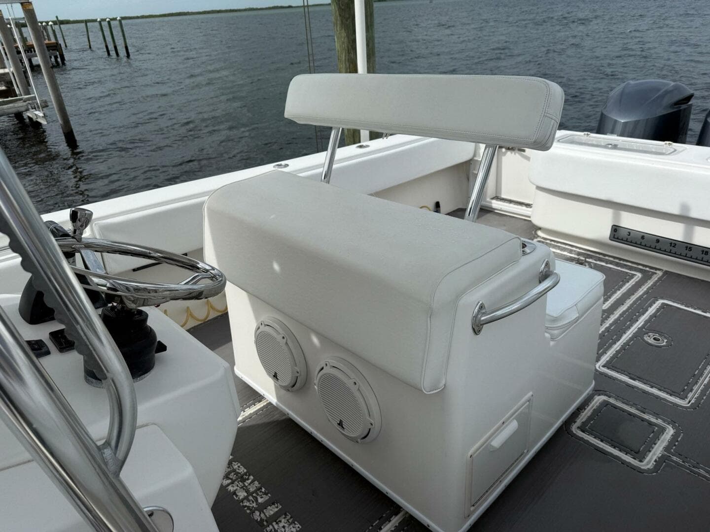 2011 Contender 32 ST — photo 10